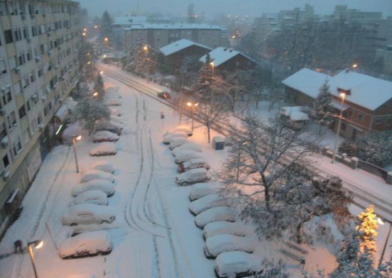 Snow blizzard disrupts road traffic and power supply