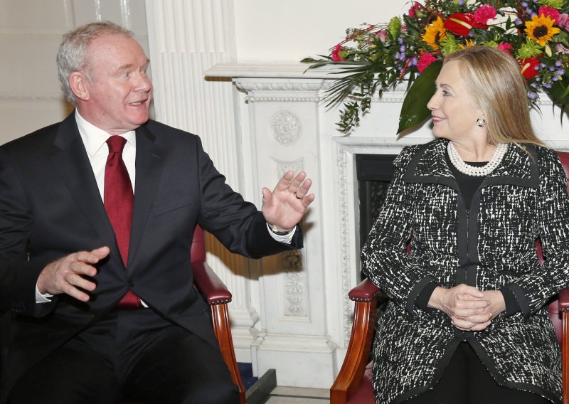 Clinton doputovala u Belfast, pronađene dvije bombe