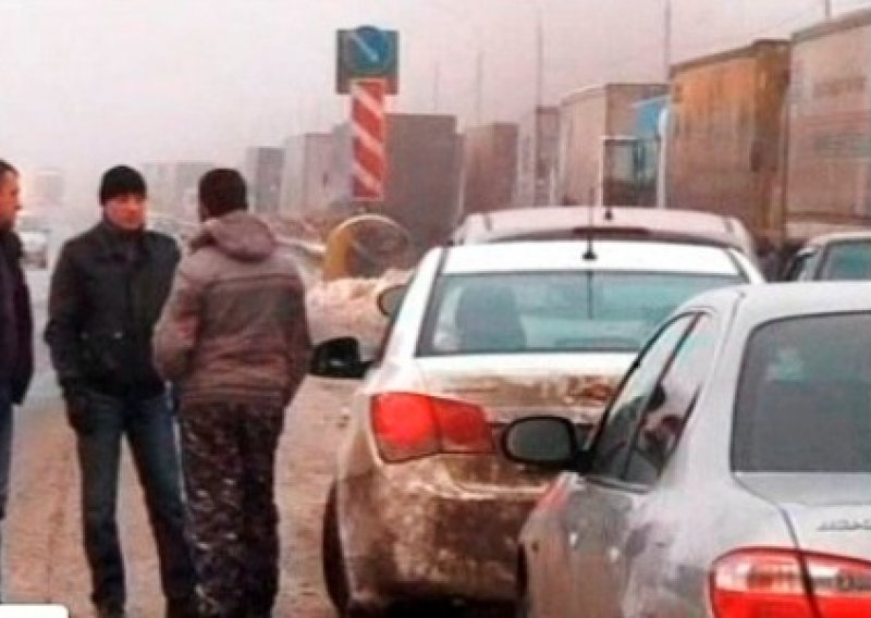 Tisuće Rusa danima u blokadi na autocesti