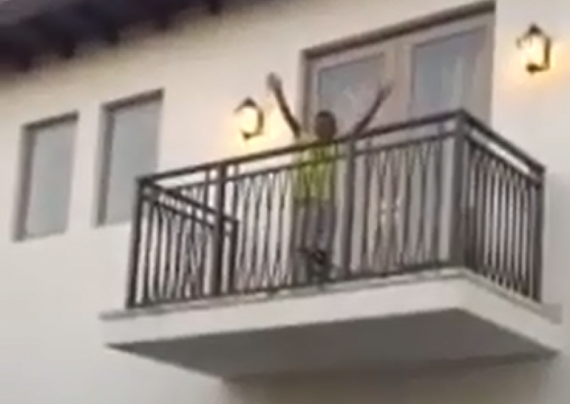 Osmogodišnji sin LeBrona Jamesa zabio tricu s balkona!