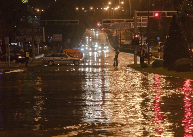 Obilne kiše poplavile ceste i podrume