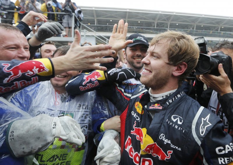 Vettel do trećeg naslova u kišnoj drami Interlagosa