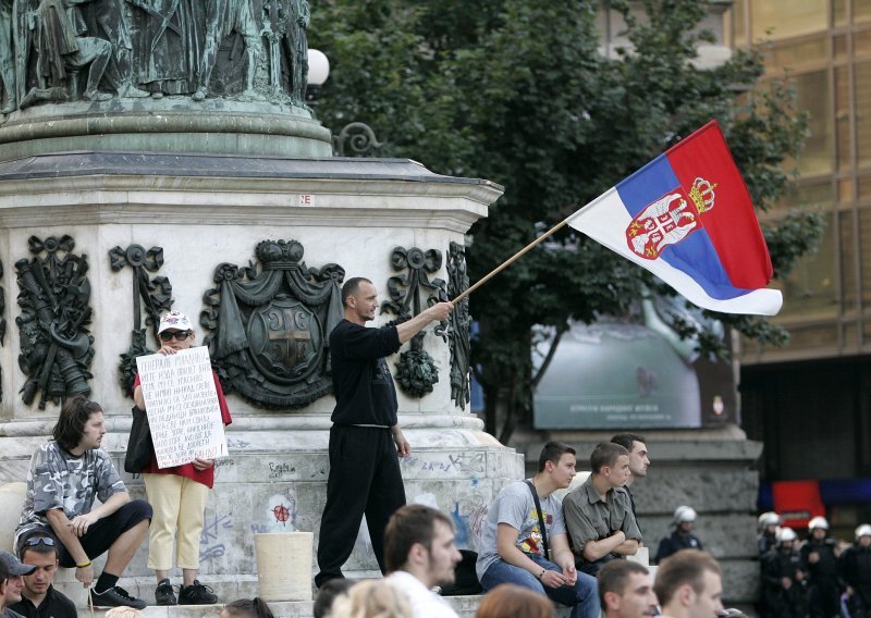 Serbian nationalists protest outside EU Delegation office in Belgrade