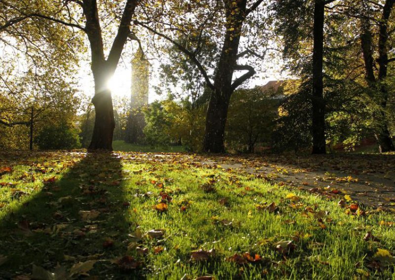 Sunce, magle i kišice, kopno do 15 more do 20 °C