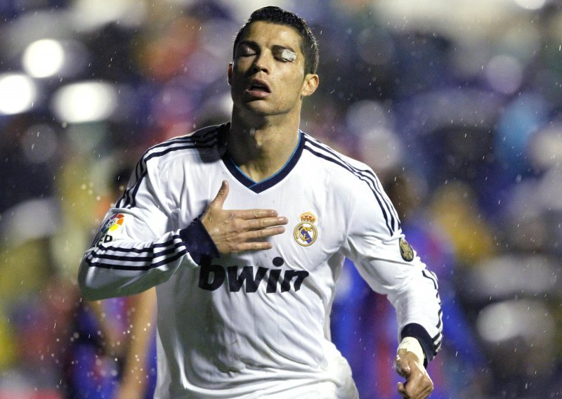 Ronaldo herojski zabio sa smrskanom arkadom