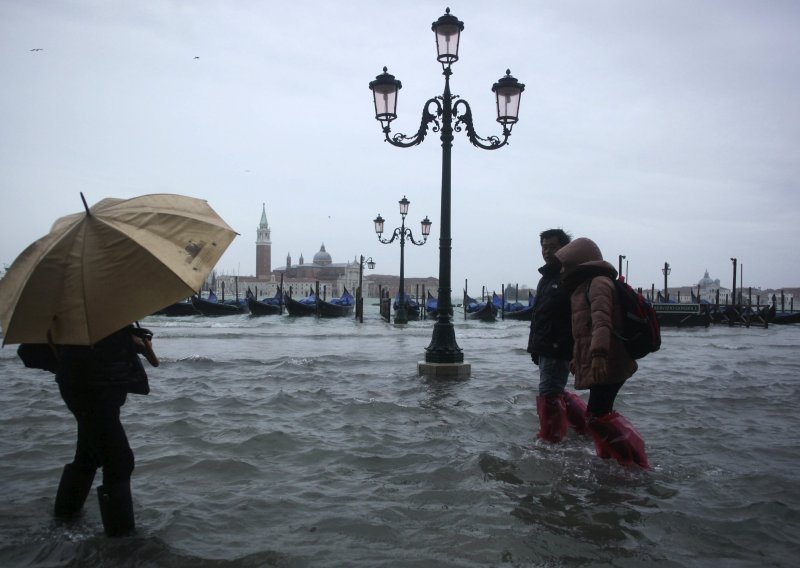 Poplave u Veneciji, Slovenija proglasila 'crveni alarm'