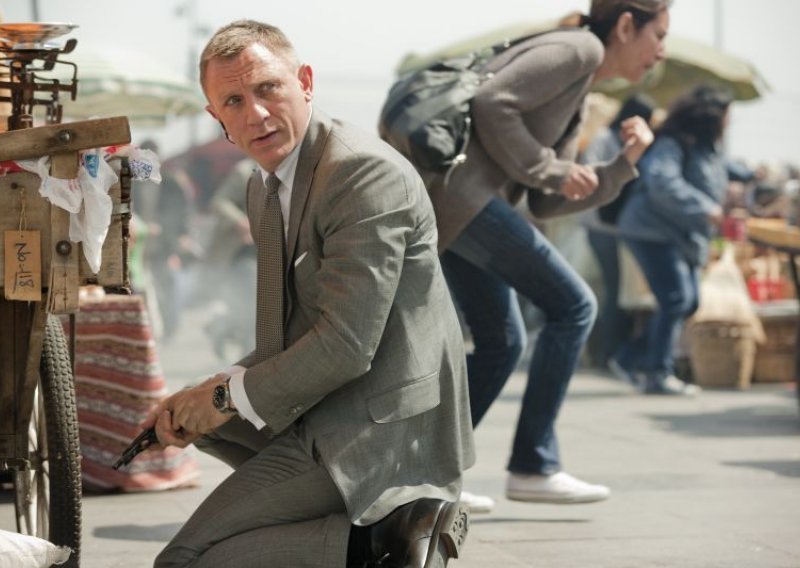 'Skyfall' obara Bondove rekorde po zaradi