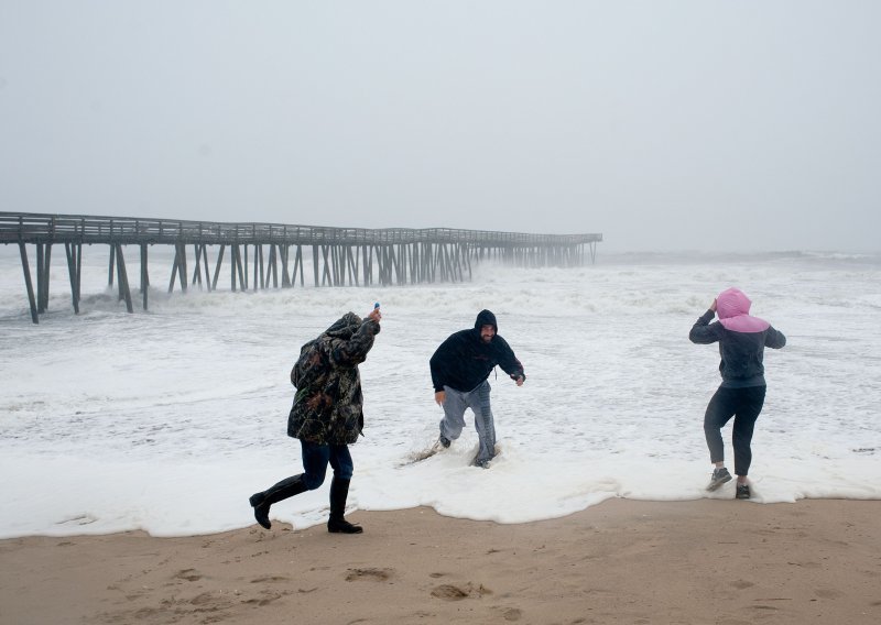 Stotine tisuća Njujorčana u bijegu od uragana Sandy