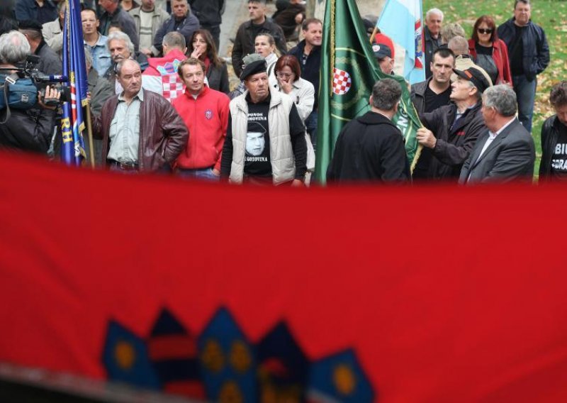 Veterans hold torch-light procession to mark Gotovina's birthday