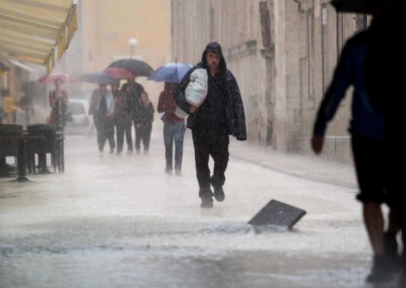Kiša opet poplavila Zadar