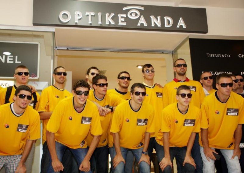 Košarkašima Splita nakon pregleda vida - pokloni