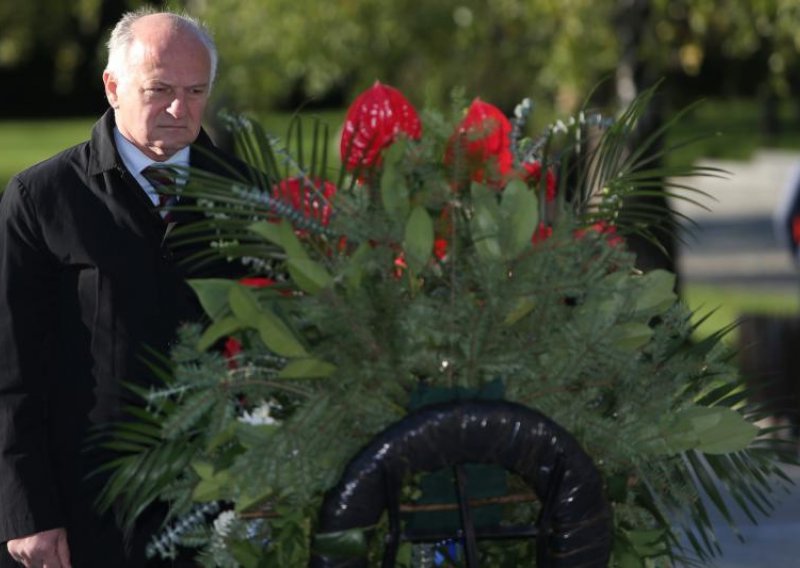 State leadership lays wreaths on Independence Day