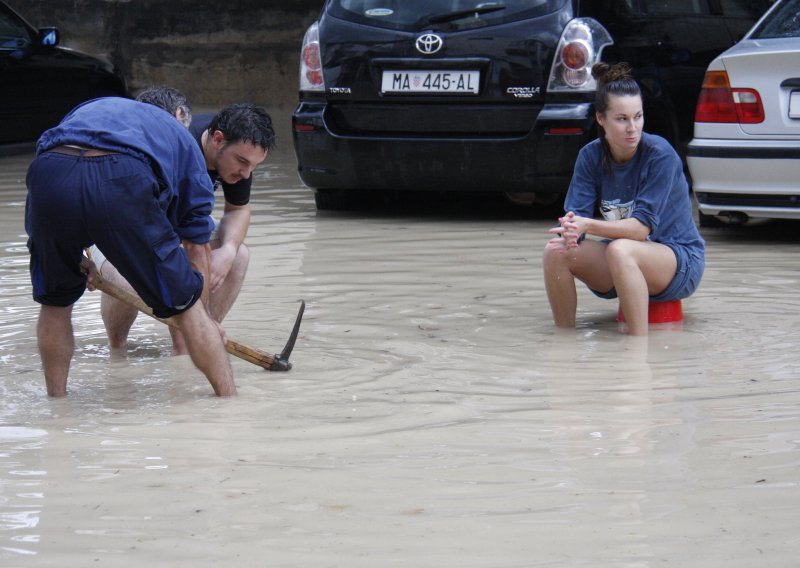 Nevrijeme uzrokovalo potop u Makarskoj