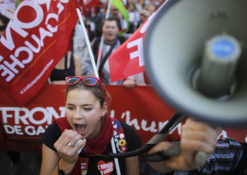 50.000 ljudi na ulicama Pariza protiv politike štednje