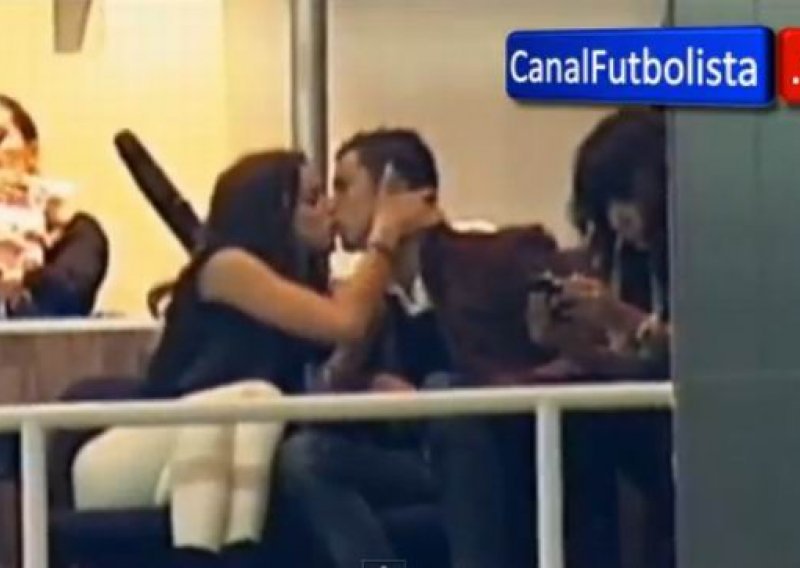 Dok su Kaká i Modrić ganjali loptu, Ronaldo je ljubio Irinu
