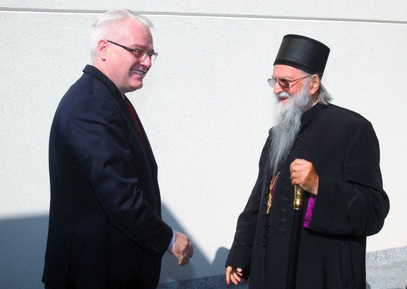 Predsjednik Josipović zaglavio u liftu!