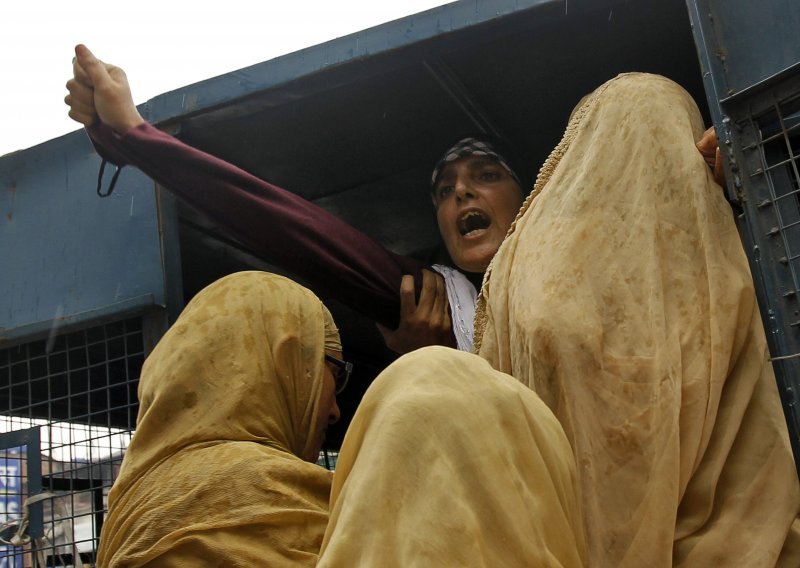 Islamisti prosvjeduju u Pakistanu i Indoneziji