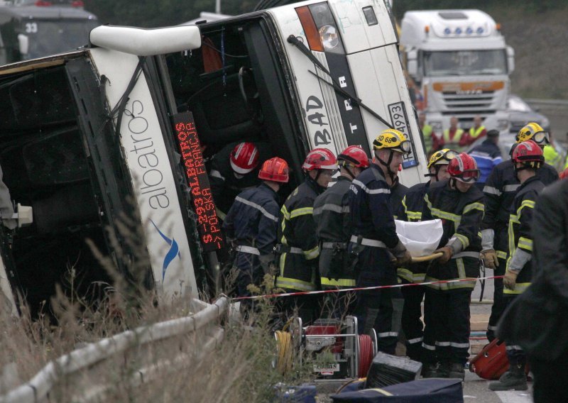 Autobus pao u more, najmanje 14 poginulih