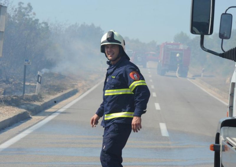 Šibenski most zatvoren zbog požara