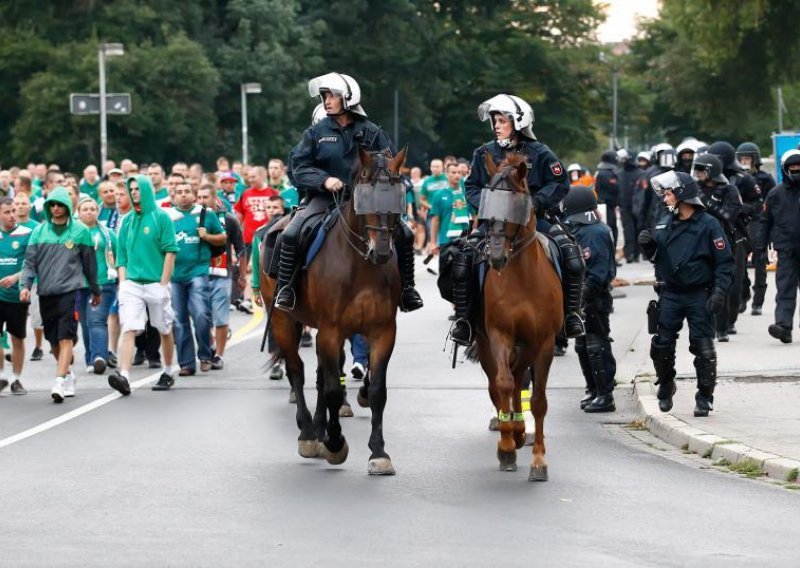 Sukobi navijača uoči utakmice Hannovera i Slaska
