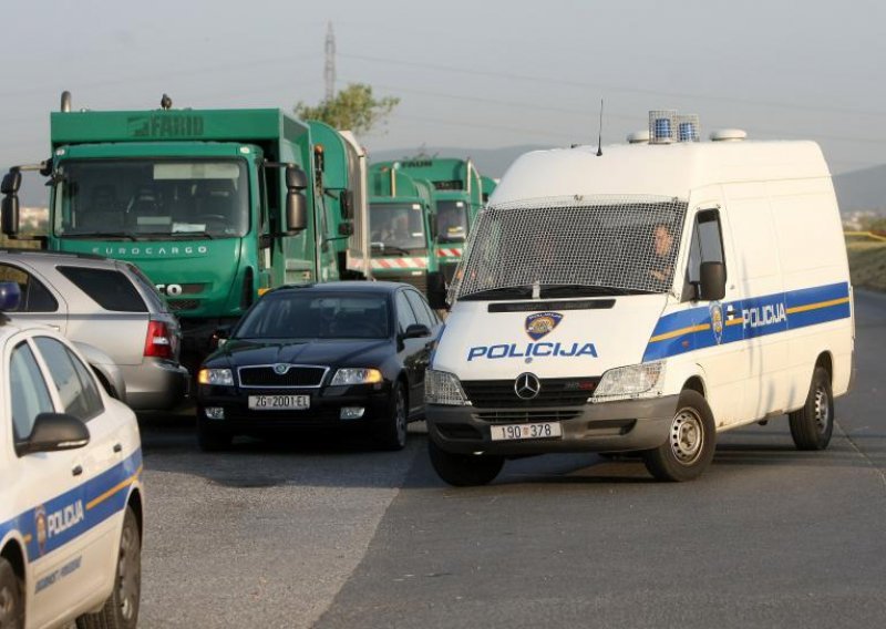 Policija čuva Jakuševac u strahu od nove blokade!