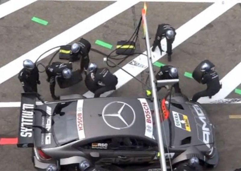 Pogledajte kako je Schumacher Mercedesom pokosio ekipu u boksu
