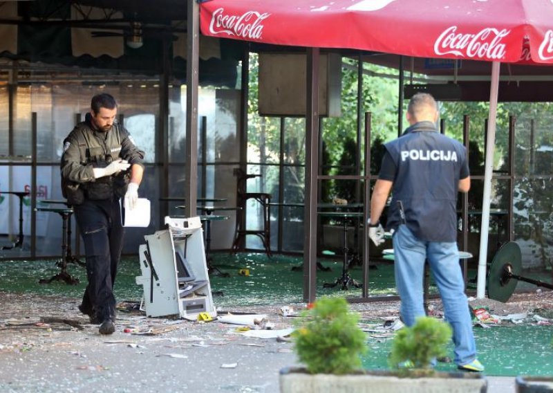 Postavili eksploziv na bankomat i uništili lokal