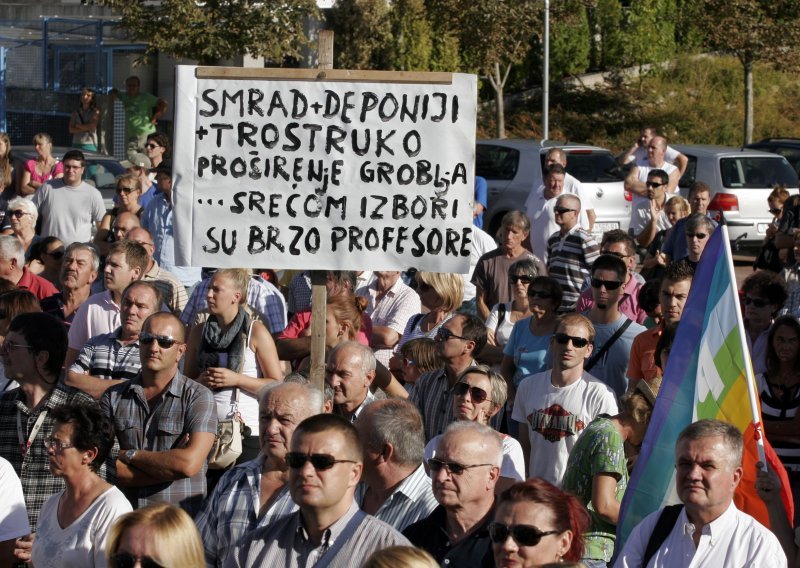 Hundreds of protesters rally against landfills near Rijeka