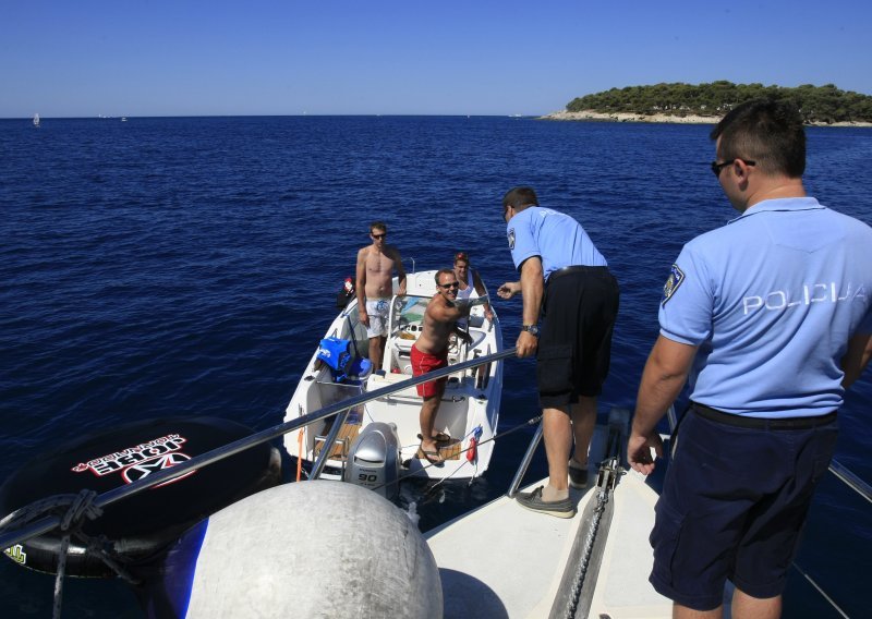 U akciji 'Sigurna plovidba' policija ispisala 1,8 milijuna kuna kazni