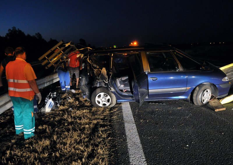 Troje ozlijeđeno u sudaru pet automobila