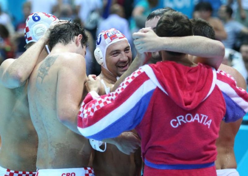Croatia beats Montenegro 7-5 in water polo semi-final