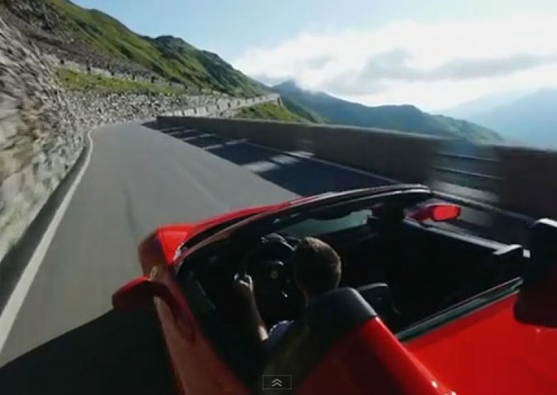 Ferrari 458 Italia Spider na planinskom prijevoju Stelvio