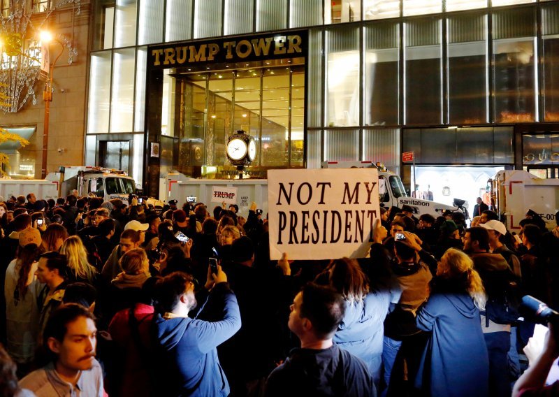 Tisuće ljudi prosvjedovale protiv Trumpa: 'Ne rasizmu!'