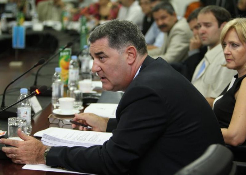 Split mayor slams attack on Serb minority's premises