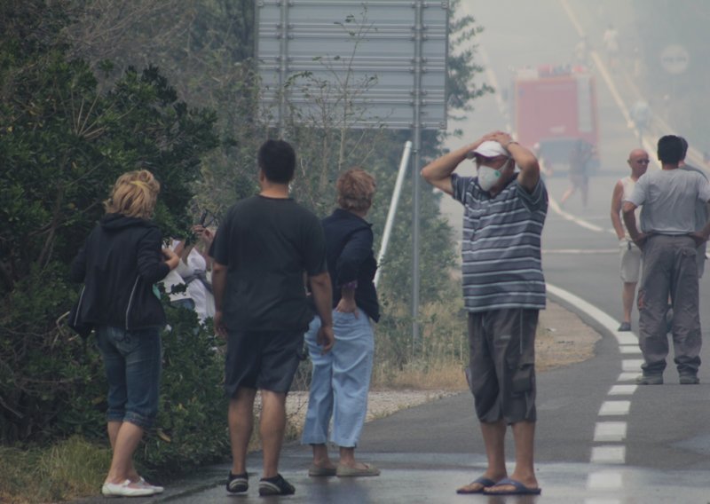 Zbog požara samo iz autokampa Selce otišlo 817 gostiju