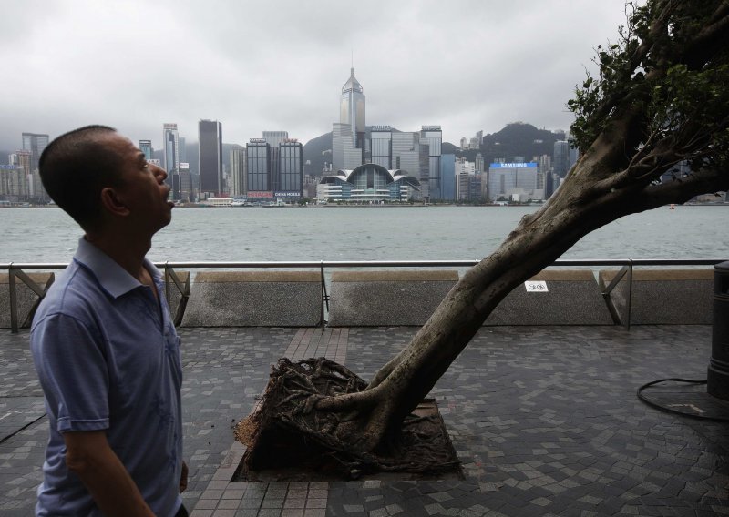 Najviša razina uzbune zbog tajfuna u Hong Kongu