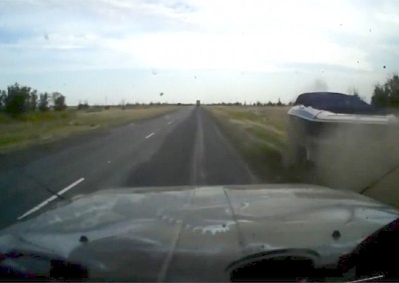 U Rusiji čak i gliseri nepropisno pretječu automobile