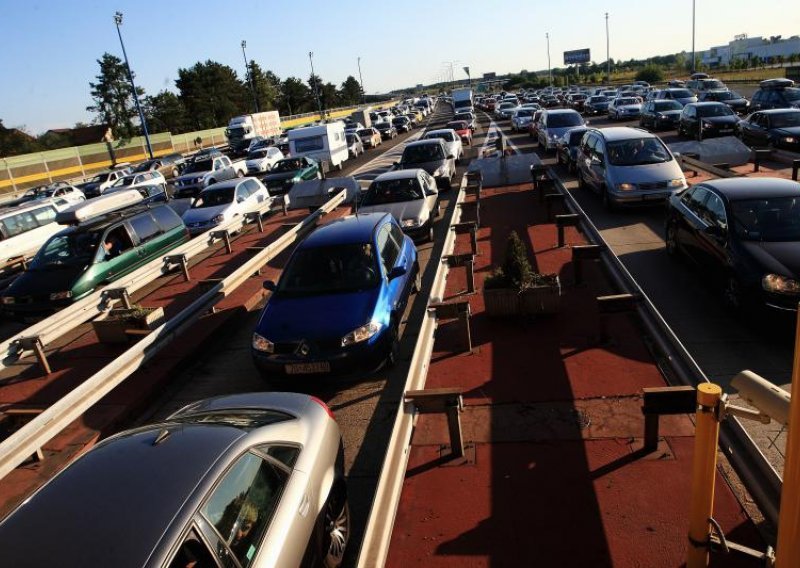 Nesreće na A1 prema Karlovcu usporavaju promet