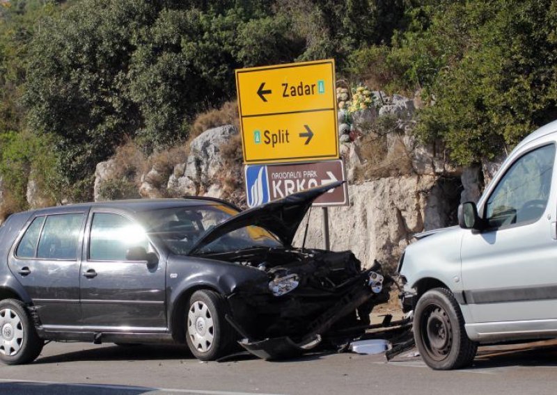 Sedam ozlijeđenih u lančanom sudaru kod Šibenika
