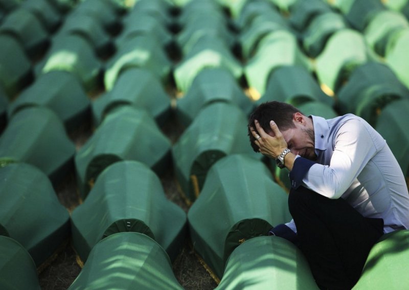 Schneier: Survivors' testimonies lasting evidence of Srebrenica genocide