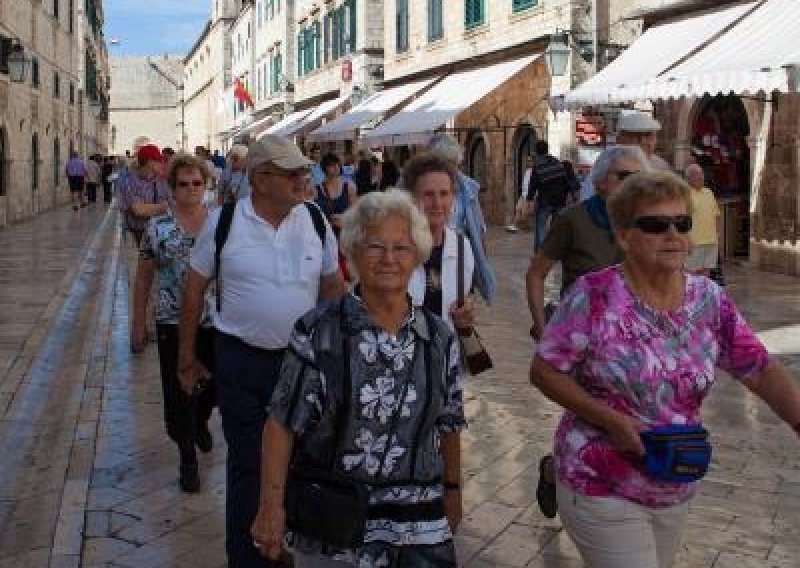 U 'špici' sezone u svijetu 415 milijuna turista