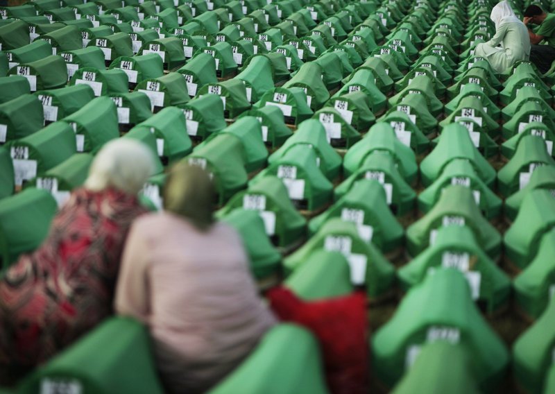 Nizozemska 'djelomično odgovorna' za oko 300 žrtava u Srebrenici