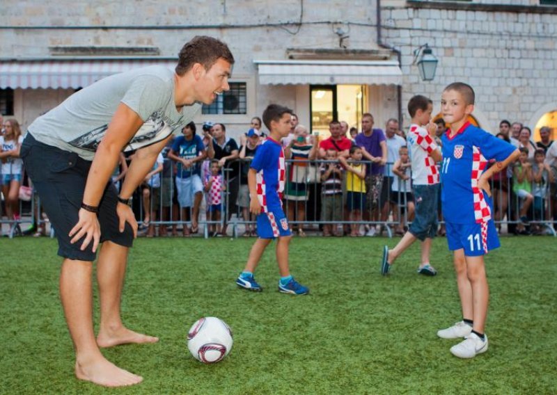 Kranjčar, Srna, Modrić i Eduardo pobijedili Džeku na Stradunu