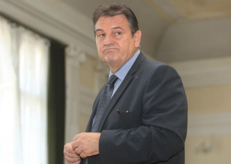 'Vlada i država postali taoci Čačićeve situacije'