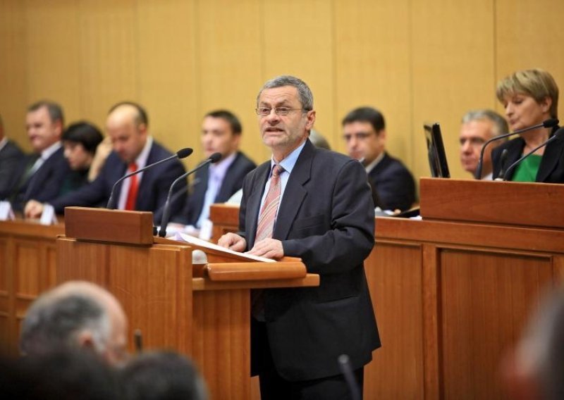 Opposition's Kosor, Lesar say Cacic should resign