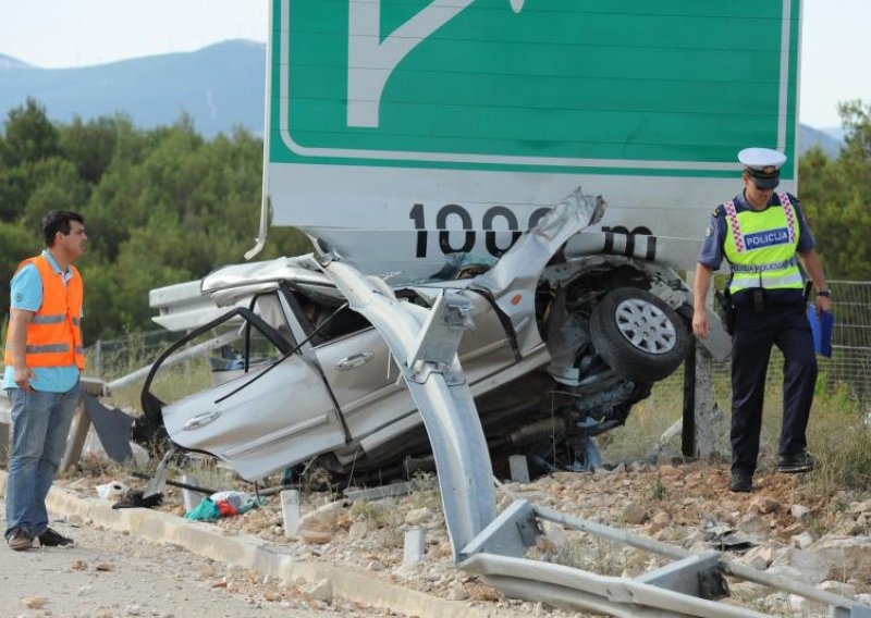 U prometnoj nesreći poginulo dvoje stranaca