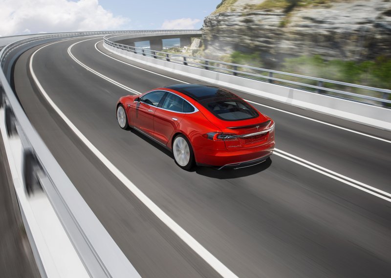 A najbolje ubrzanje među automobila ima - Tesla Model S 100PD!