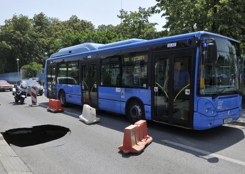 U Lašćinskoj nastala rupa duboka dva metra