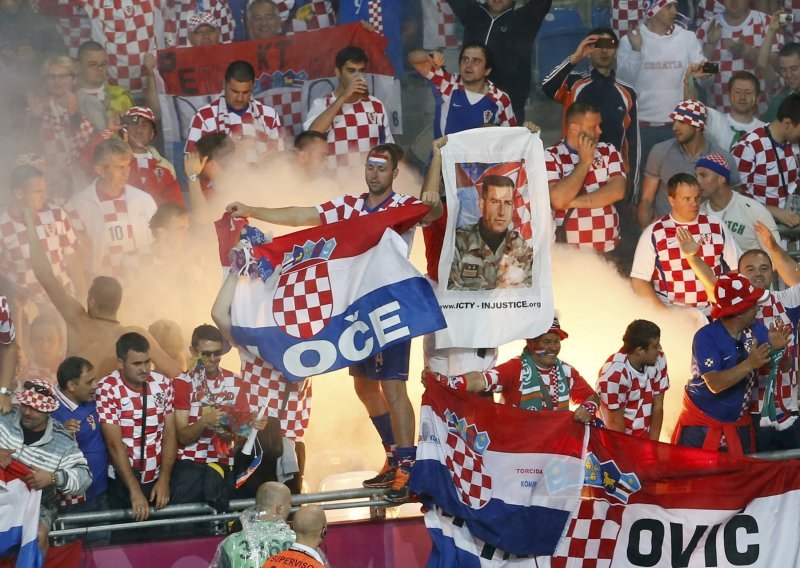 'Hrvati su spalili zastavu EU i nose sliku zločinca'