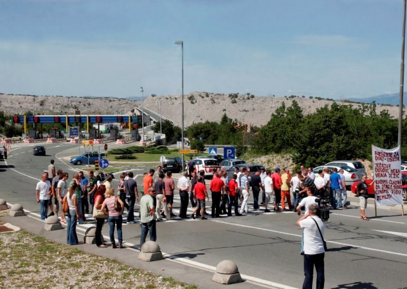 Radnici Dine tvrde da su im prijetili smrću